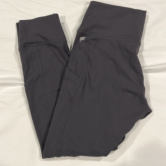 Fabletics cropped joggers - Picture 2 of 4